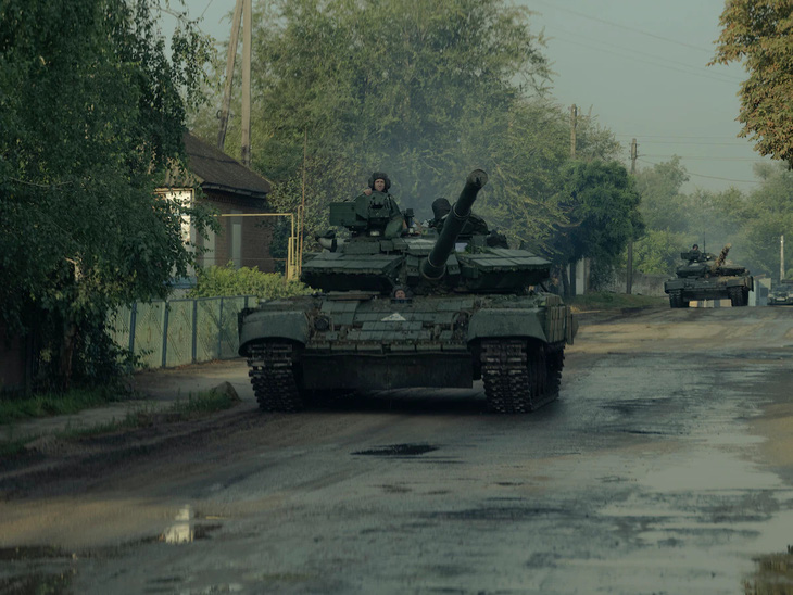 Quân Ukraine hành quân qua vùng Zaporizhzhia hồi tháng 6-2023 - Ảnh: WASHINGTON POST