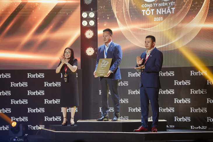 MB vào Top 50 công ty niêm yết tốt nhất Việt Nam 2023 của Forbes - Ảnh 3.