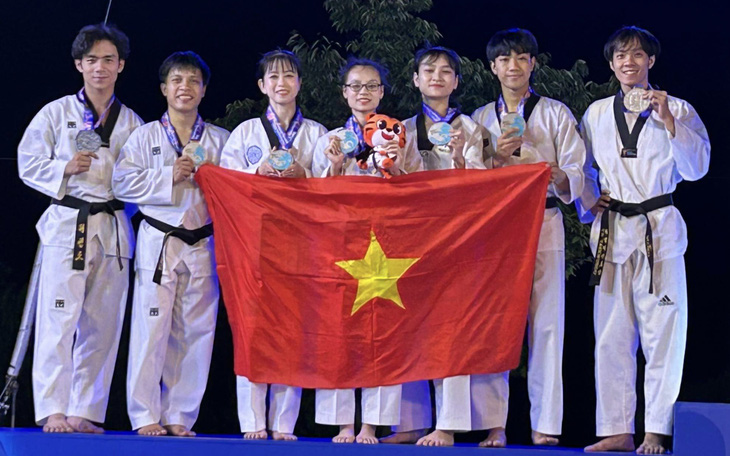 Quyền taekwondo Việt Nam giành huy chương bạc đồng đội thế giới
