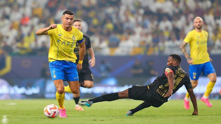 Ronaldo (trái) không thể giúp Al Nassr có kết quả tốt trước Al-Taawon - Ảnh: TRIBUNNEWS