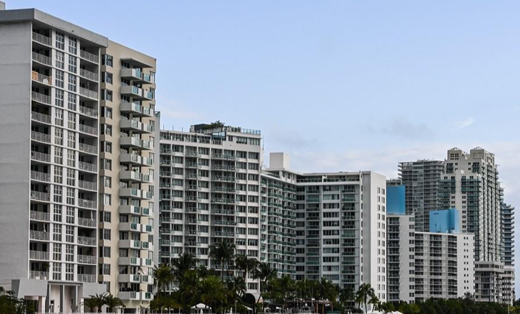 Các tòa chung cư tại Miami Beach, Florida, Mỹ - Ảnh: AFP/TTXVN