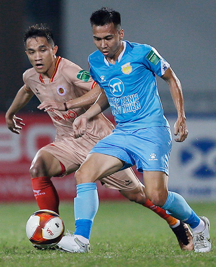 Nếu đánh bại được Công An Hà Nội (trái), Nam Định nhiều khả năng có huy chương ở V-League 2023  - Ảnh: ANH HOÀNG
