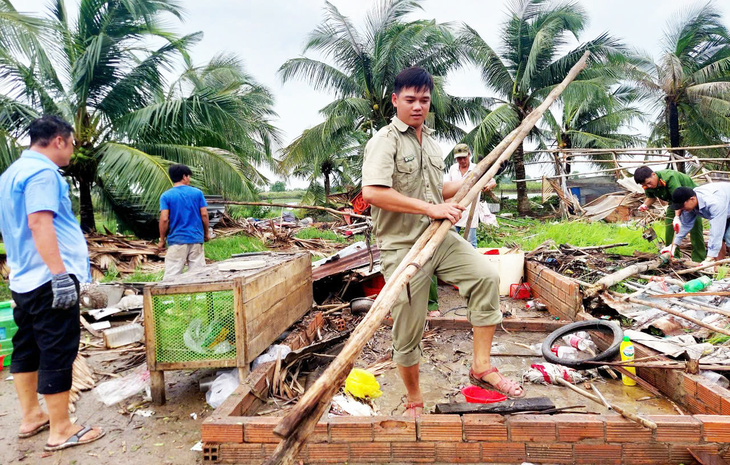 Nhiều nhà cửa của người dân huyện U Minh, Cà Mau bị dông lốc làm sập hoàn toàn - Ảnh: THANH HUYỀN