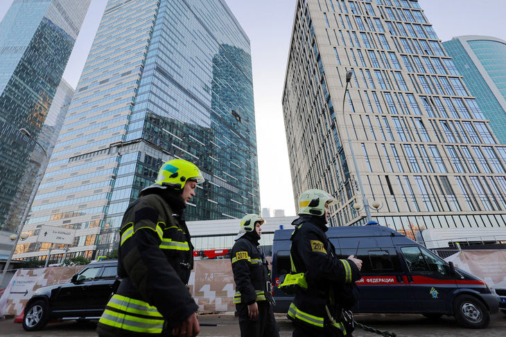 Tòa nhà ở trung tâm thủ đô Matxcơva bị drone tấn công là nơi đặt văn phòng một số bộ của Nga - Ảnh: Reuters
