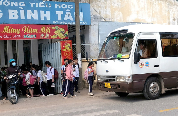 Xe đưa rước học sinh ở TP Biên Hòa, Đồng Nai - Ảnh: A.LỘC