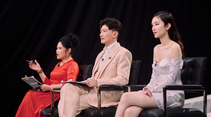 Từ trái qua: Nghệ sĩ Thanh Ngoan, Dược sĩ Tiến và hoa hậu Nong Poy làm giám khảo - Ảnh: BTC