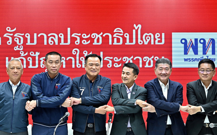 Pheu Thai thành lập liên minh 11 đảng