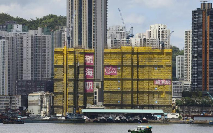 3.700 người Hong Kong xếp hàng giành nhau mua căn hộ giảm giá