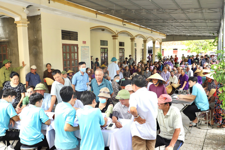 Dược Hậu Giang phối hợp tổ chức khám bệnh, phát thuốc tại xã Quỳnh Long - Ảnh 2.