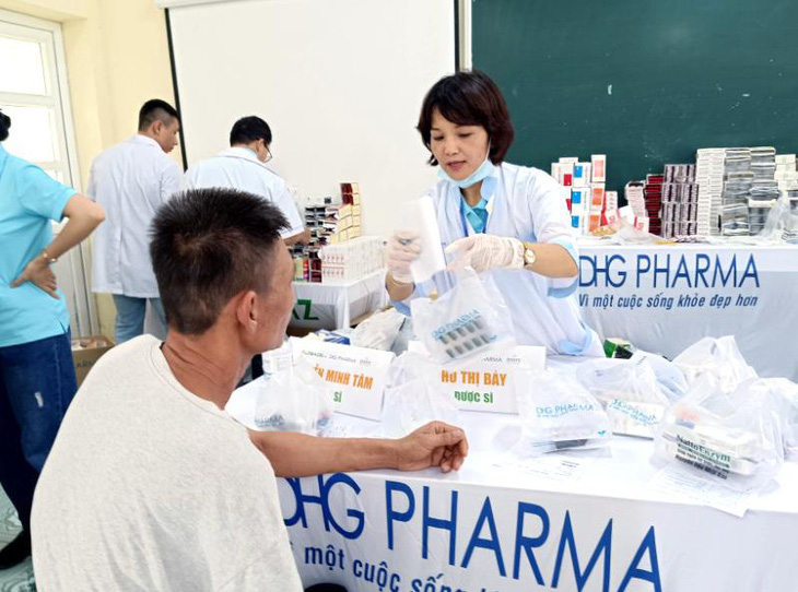 Dược Hậu Giang phối hợp tổ chức khám bệnh, phát thuốc tại xã Quỳnh Long - Ảnh 3.