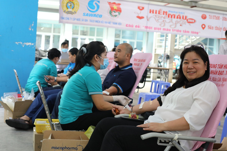 Chị Trịnh Thị Thanh Tâm, công đoàn viên cơ sở khối phòng ban Sawaco, cho biết đây là lần thứ 20 tham gia hiến máu cứu người - Ảnh: ĐINH BÍCH