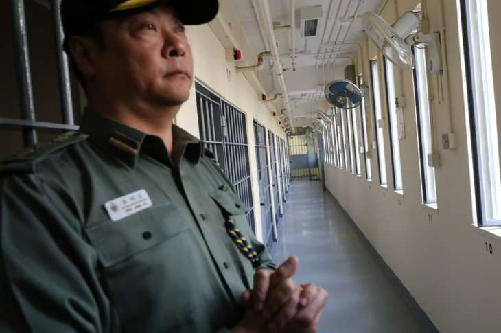 Khí hậu ngày càng khắc nghiệt làm dấy lên lo ngại về điều kiện nhà tù ở Hong Kong - Ảnh: SAM TSANG