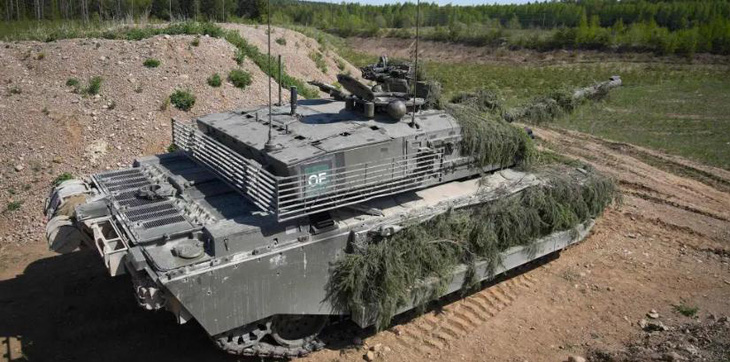 Một chiếc xe tăng Challenger 2 của quân đội Anh trong cuộc tập trận của NATO ở Sakussaare, Estonia vào ngày 20-5-2023 - Ảnh : AFP