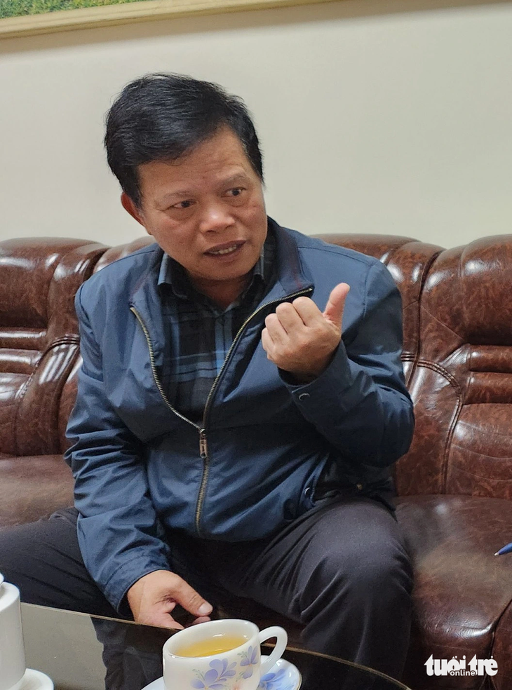 Ông Đào Chiến Thắng, chánh án Tòa án nhân dân tỉnh Lâm Đồng, trao đổi với phóng viên Tuổi Trẻ - Ảnh: M.V.