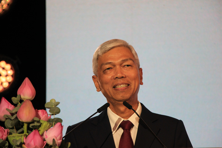 Phó chủ tịch UBND TP.HCM Võ Văn Hoan phát biểu tại lễ kỷ niệm 50 năm thiết lập quan hệ ngoại giao Việt Nam - Canada tại TP.HCM tối 21-8 - Ảnh: NGỌC ĐÔNG