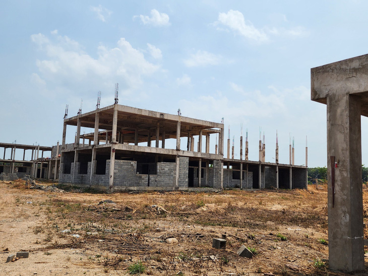 Công trình hạ tầng ở khu tái định cư An Lộc- Bình Sơn, khu tái định cư cho người dân nhường đất làm sân bay - Ảnh: HÀ MI