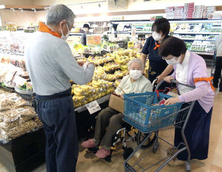 Người cao tuổi có khả năng giúp Nhật Bản thoát khỏi giảm phát - Ảnh 1.