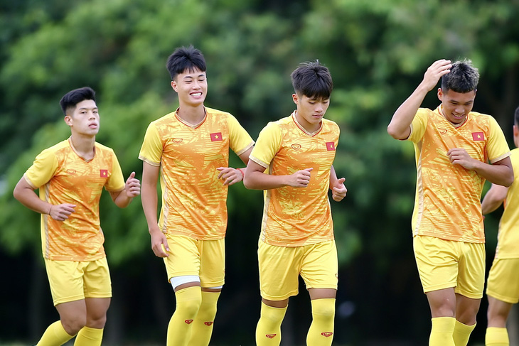 Các cầu thủ U23 Việt Nam trong buổi tập trước trận gặp U23 Philippines - Ảnh: HOÀNG TÙNG