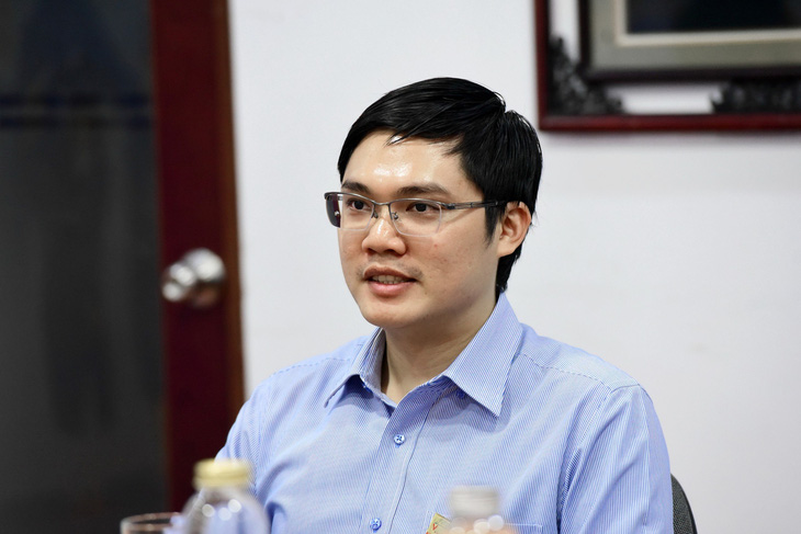 Ông Vũ Hải Sơn - một lãnh đạo trẻ 32 tuổi của Vinacam - chia sẻ về tinh thần khuyến học của Tập đoàn Vinacam - Ảnh: DUYÊN PHAN