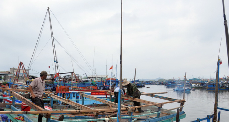 Đóng tàu cá tại tỉnh Bà Rịa - Vũng Tàu - Ảnh: ĐÔNG HÀ 