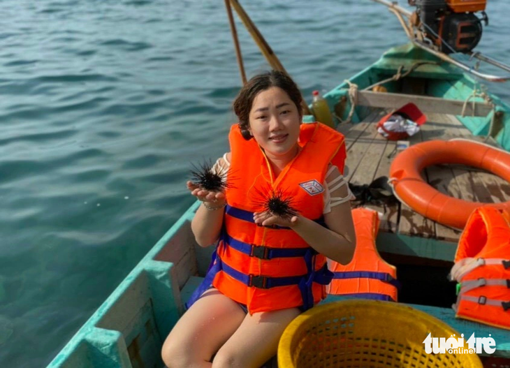 Lặn biển, bắt nhum, ốc ở Hòn Sơn, Nam Du (Kiên Hải)  là tour du lịch được khách chọn trải nghiệm nhiều - Ảnh: CHÍ CÔNG