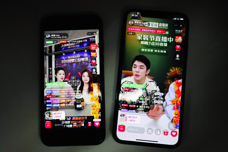 Livestream bán hàng trên ứng dụng thương mại điện tử Taobao. Ảnh: REUTER