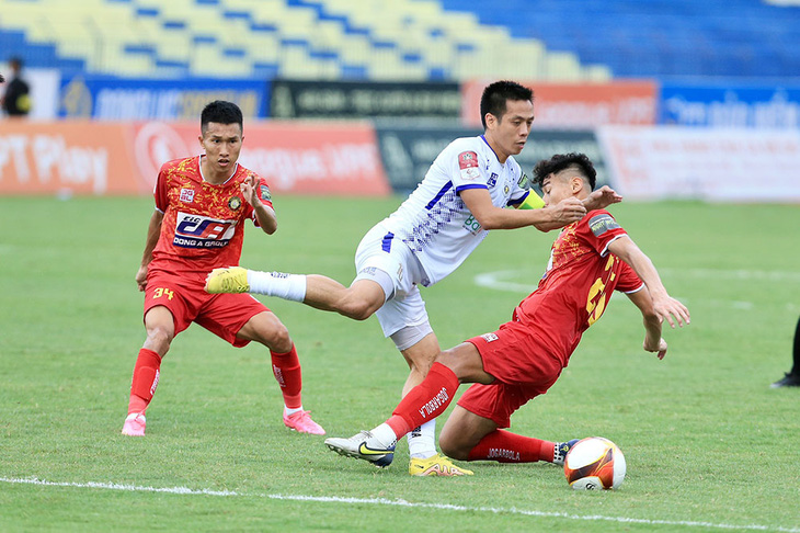 Văn Quyết (giữa) và CLB Hà Nội nằm ở bảng đấu khó ở AFC Champions League 2023-2024 - Ảnh: VPF