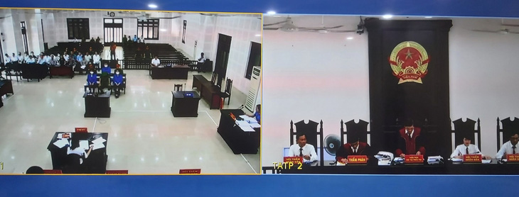 Phóng viên tham dự đưa tin phiên tòa được bố trí ở phòng riêng, theo dõi qua truyền hình trực tuyến - Ảnh: ĐOÀN CƯỜNG