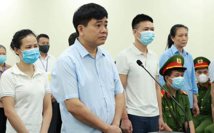 Cựu chủ tịch Nguyễn Đức Chung ra tòa trong vụ nâng khống giá cây xanh