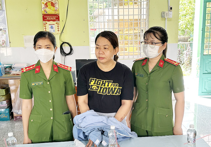Bùi Hồng Trinh (41 tuổi, ngụ xã Bình Phú, huyện Châu Phú, tỉnh An Giang) bị cáo buộc mua bán hóa đơn giá trị gia tăng cho các trường học, công ty và hộ kinh doanh - Ảnh: TIẾN TẦM