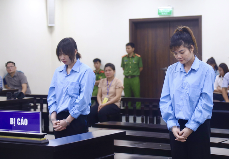 Bị cáo An (phải) và bị cáo Lành tại tòa - Ảnh: DANH TRỌNG