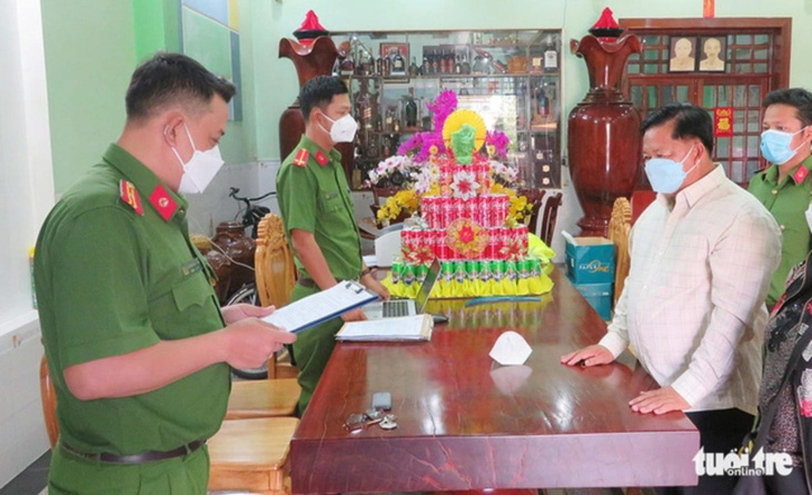 Bị can Nguyễn Bá Quận - cựu trưởng Phòng Cảnh sát giao thông Công an tỉnh An Giang - bị cáo buộc cấp sai 5.056 biển số - Ảnh: TIẾN TẦM
