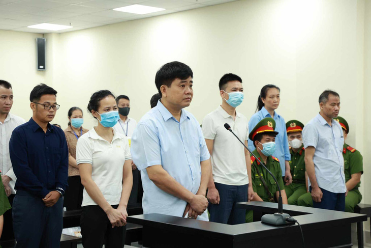 Các bị cáo tại phiên tòa xét xử ông Nguyễn Đức Chung - Ảnh: NAM PHƯƠNG