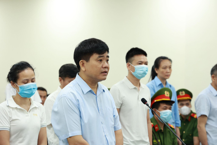 Cựu chủ tịch Hà Nội Nguyễn Đức Chung tại tòa - Ảnh: NAM PHƯƠNG