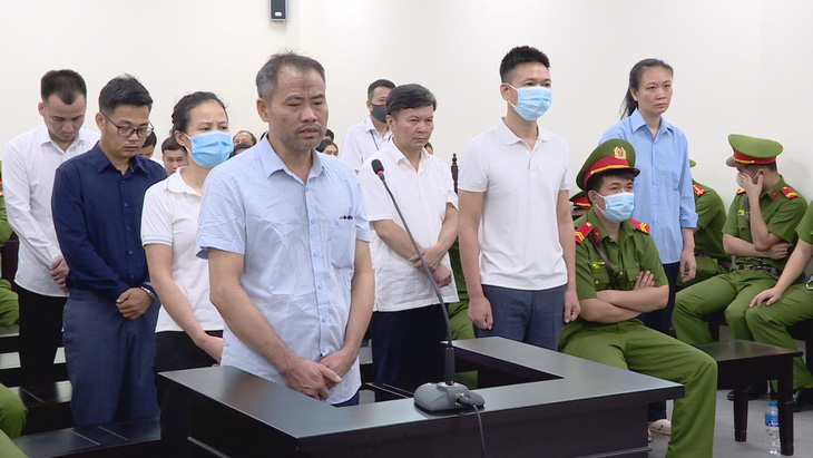 Cựu giám đốc Bùi Văn Mận tại phiên tòa xét xử ông Nguyễn Đức Chung vụ nâng khống giá cây xanh - Ảnh: NAM PHƯƠNG