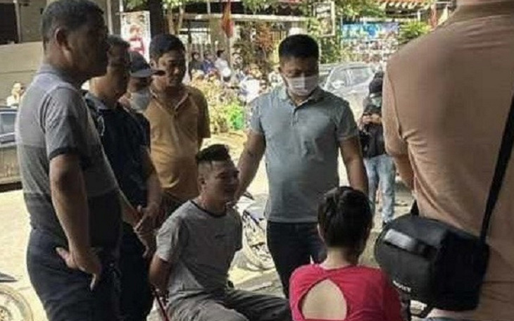 "Trùm giang hồ" miền tây Quảng Trị bị bắt, cảnh sát đang khám nhà