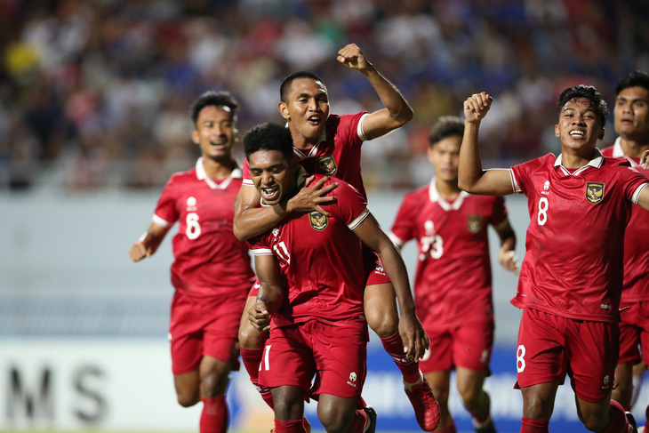 Các cầu thủ U23 Indonesia được báo chí nước nhà khen ngợi sau khi đánh bại Thái Lan - Ảnh: HOÀNG TÙNG