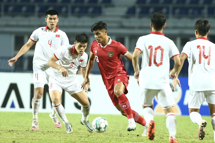 Trận đấu giữa U23 Việt Nam và U23 Indonesia diễn ra hấp dẫn - Ảnh: H.T