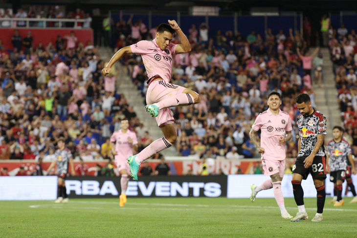 Gómez celebra abrir el marcador - Foto: REUTERS