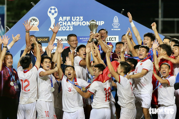 Các cầu thủ U23 Việt Nam ăn mừng vô địch Giải U23 Đông Nam Á 2023 - Ảnh: HOÀNG TÙNG