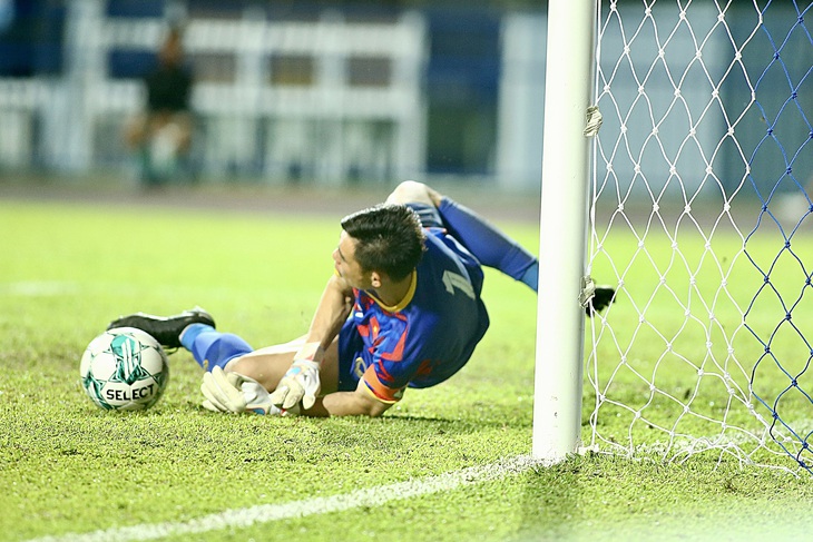 Pha cản phá thành công của thủ môn Quan Văn Chuẩn đưa U23 Việt Nam đăng quang ở giải U23 Đông Nam Á 2023 - Ảnh: Hoàng Tùng Pha cản phá thành công của thủ môn Quan Văn Chuẩn đưa U23 Việt Nam đăng quang ở giải U23 Đông Nam Á 2023 - Ảnh: Hoàng Tùng