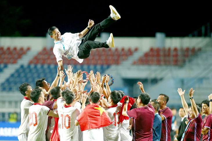U23 Việt Nam cùng HLV Hoàng Anh Tuấn vượt qua thử thách đầu tiên trên hành trình hướng đến Olympic 2024 - Ảnh: HOÀNG TÙNG