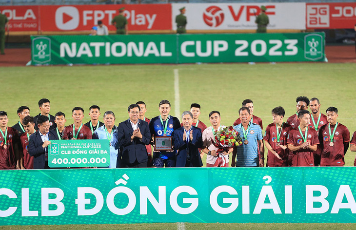CLB Topenland Bình Định nhận giải 3 Cúp quốc gia 2023 - Ảnh: VPF