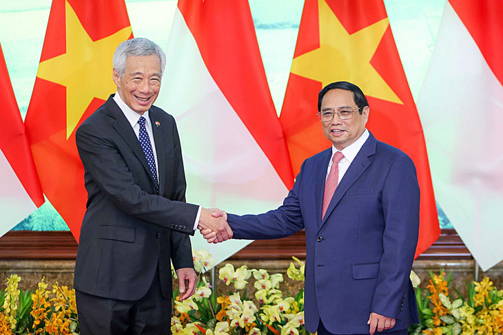 Thủ tướng Phạm Minh Chính và Thủ tướng Lý Hiển Long trong cuộc gặp ngày 28-8 - Ảnh: NGUYỄN KHÁNH