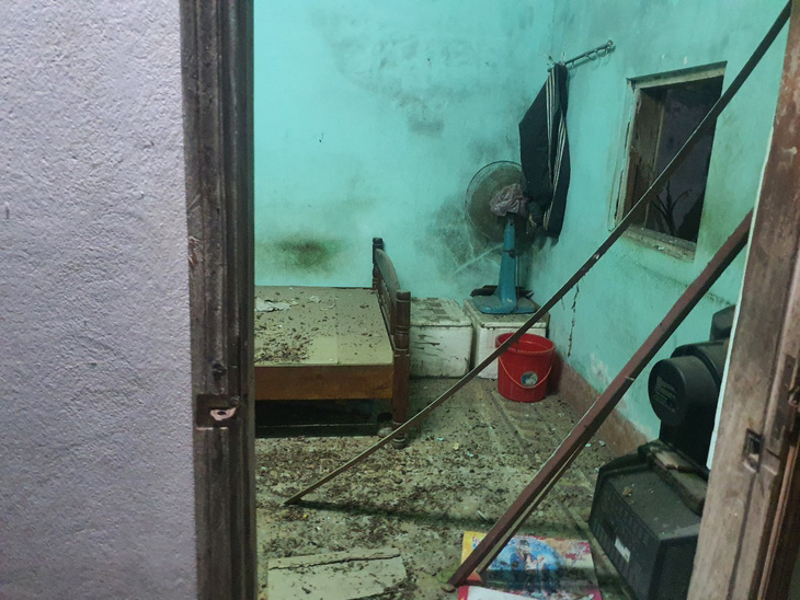Nhà cửa người dân gần Công ty Thiên Phúc bị hư hỏng sau vụ nổ bình khí - Ảnh: T.T