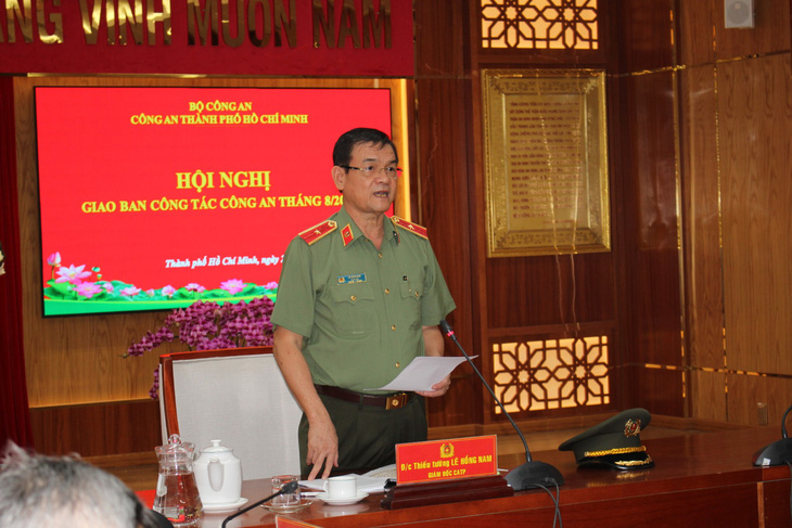 Thiếu tướng Lê Hồng Nam, giám đốc Công an TP.HCM, chủ trì hội nghị - Ảnh: Công an TP.HCM