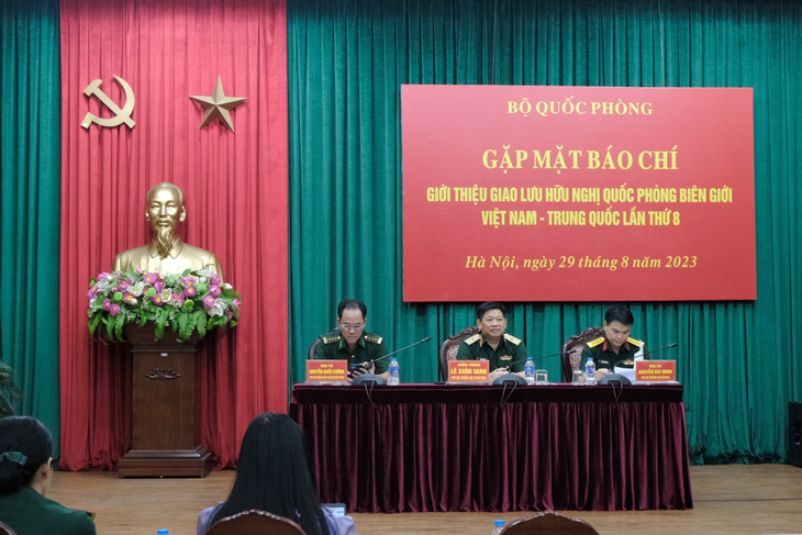 Bộ Quốc phòng gặp mặt báo chí thông tin về chương trình Giao lưu hữu nghị quốc phòng biên giới Việt Nam - Trung Quốc lần thứ 8 - Ảnh: HÀ THANH