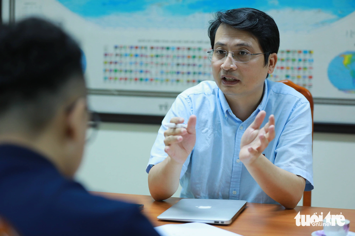 Tiến sĩ Phan Tuấn Hùng - vụ trưởng Vụ Pháp chế (Bộ Tài nguyên và Môi trường) - trả lời phỏng vấn Tuổi Trẻ Online - Ảnh: DANH KHANG