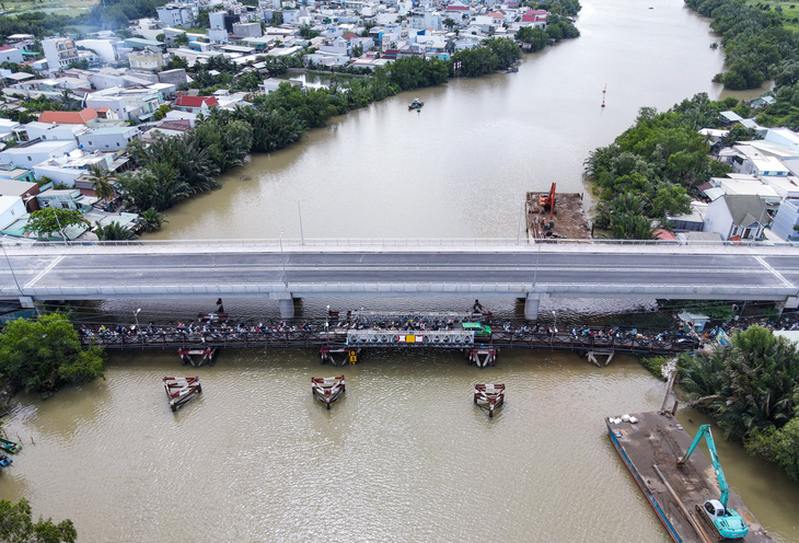 Cầu Long Kiểng mới được đưa vào hoạt động là ước mơ của nhiều người dân đôi bờ sau 22 năm - Ảnh: LÊ PHAN