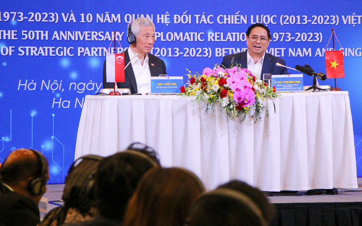Thủ tướng Việt Nam và Singapore nói gì khi gặp thanh niên tiêu biểu hai nước?